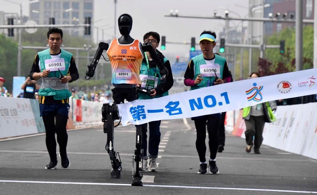 出发吧！以未来之名——透视全球首次“人机共跑”半程马拉松